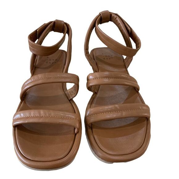 A new day sandal shoes. Size 6.5 new without tags - Picture 1 of 6